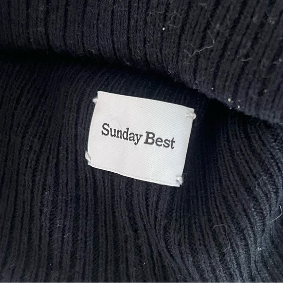 Aritzia Sunday Best Beanie in Black - Picture 6 of 8